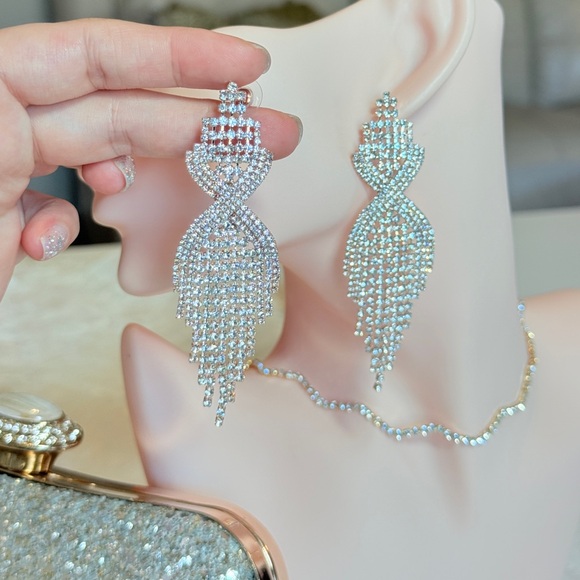 ⚜️ Chic Luxury Gold Crystal Drop Earrings - Picture 6 of 10